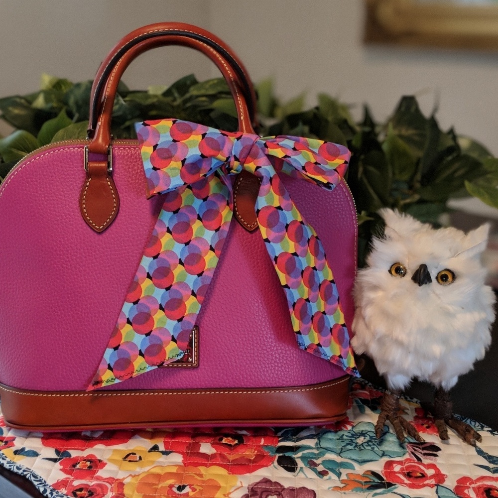 ⭐SOLD⭐Dooney & Bourke full sized Magenta Zip Zip